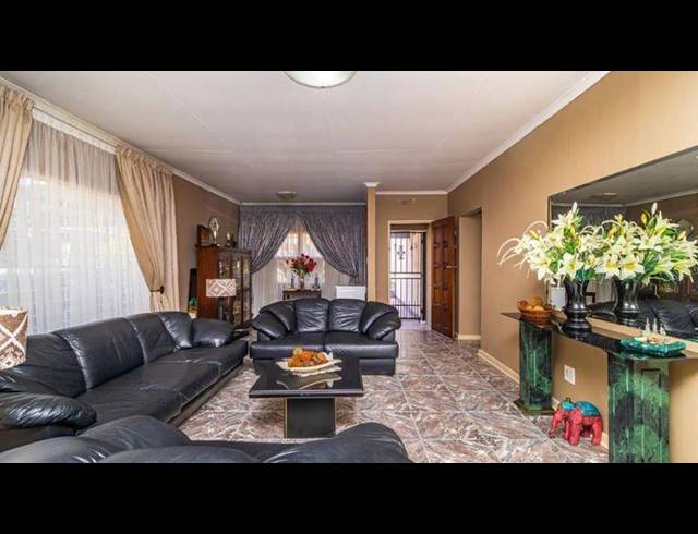 3 BEDROOM HOUSE FOR SALE IN BONAERO PARK